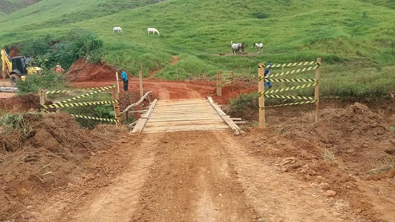 Ponte emergencial é construída na zona rural de Viçosa; passagem é reestabelecida