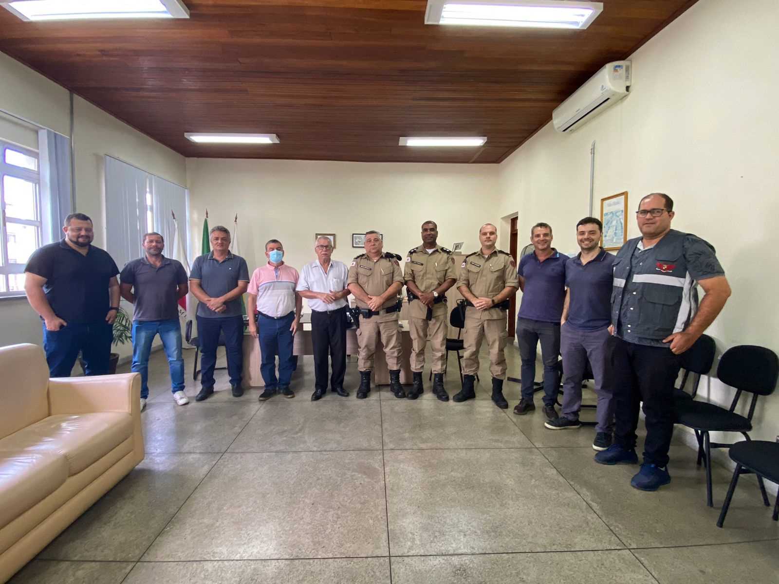 Viçosa: novo comandante da 10ª Cia. PM visita o prefeito Raimundo