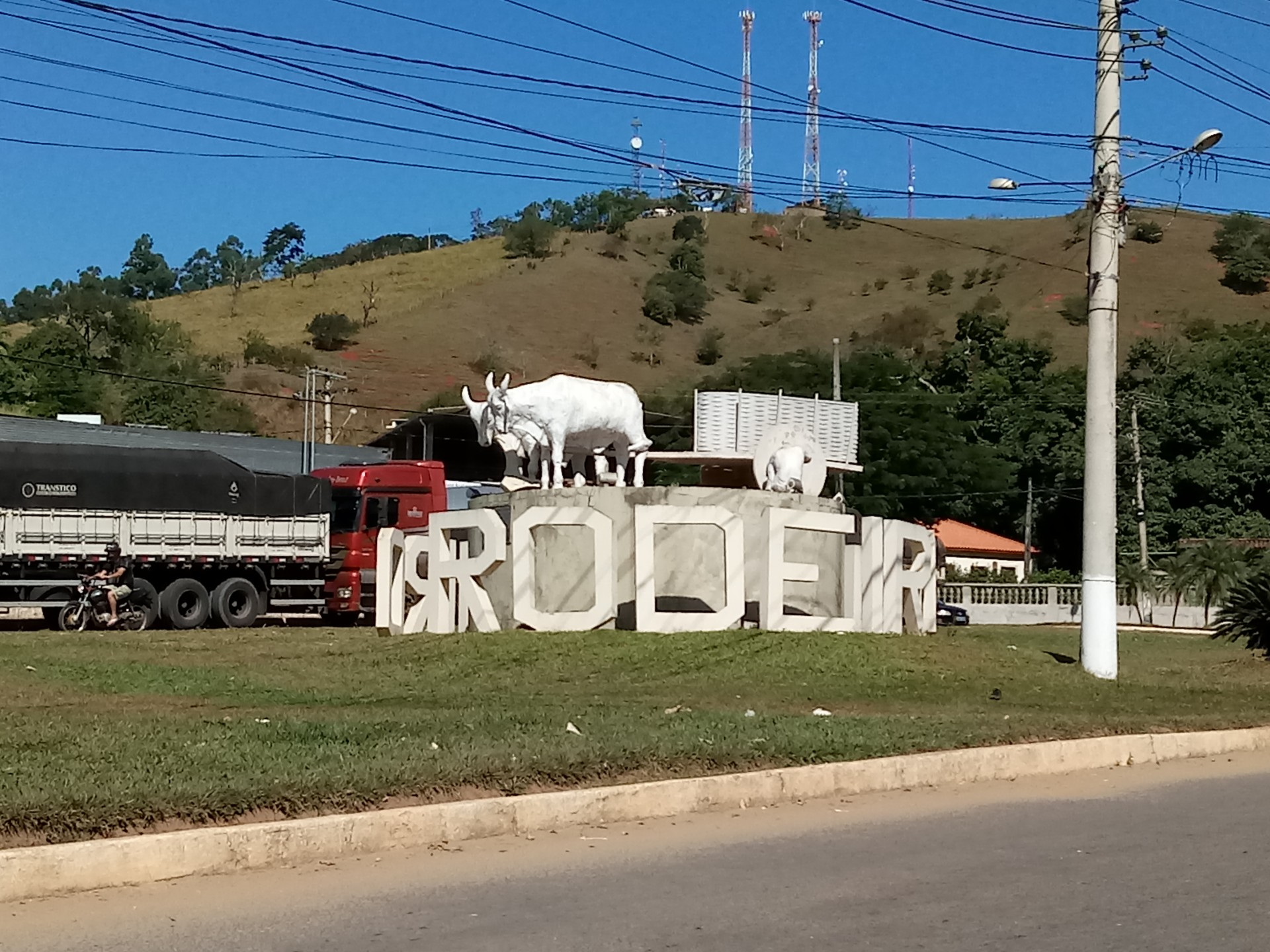 Padaria é alvo de assalto à mão armada em Rodeiro; R$ 8 mil foram levados