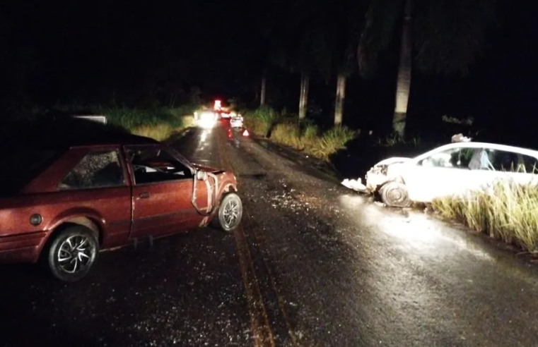 Batida entre carros deixa um morto e feridos na MG-133