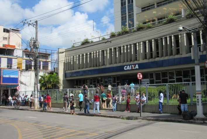 Bancos reabrem hoje (22); serviços da Prefeitura voltam na quinta-feira