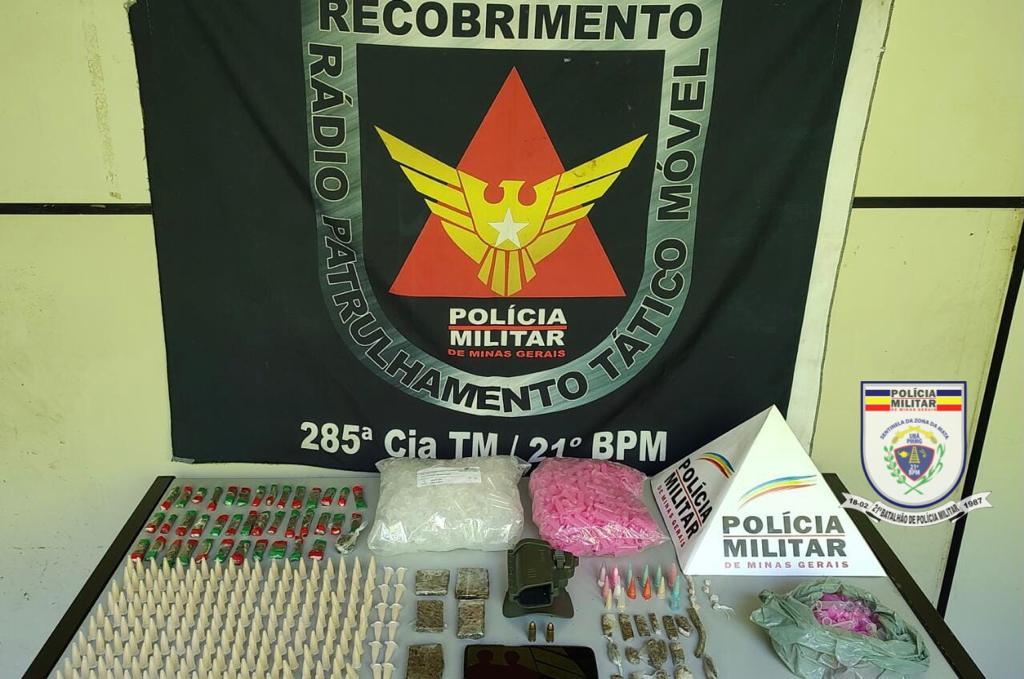 PM de Ubá ocupa bairros, prende foragido da Justiça e apreende drogas