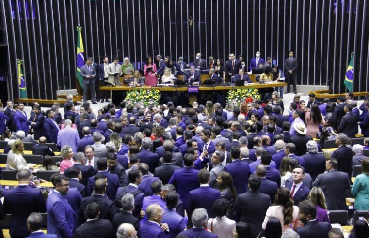 Deputados eleitos com ligação a Viçosa tomaram posse ontem (01); veja