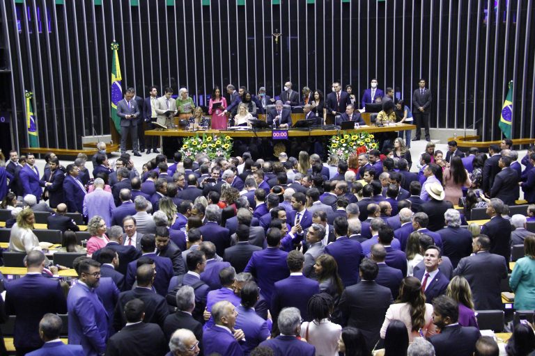Deputados eleitos com ligação a Viçosa tomaram posse ontem (01); veja