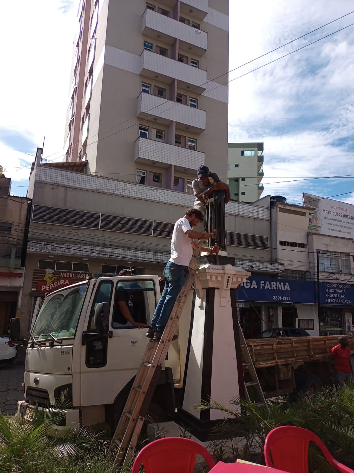 Santa Rita de Cássia é retirada de avenida para restauração