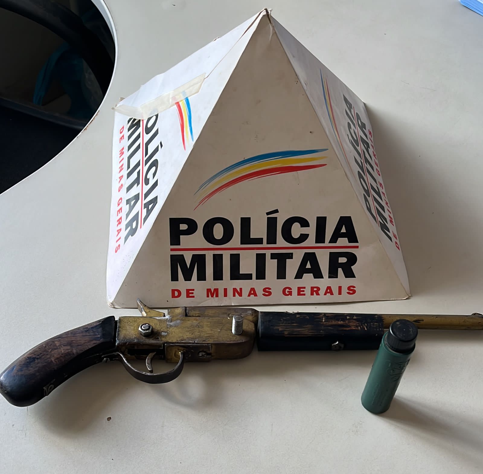 Região: homem é denunciado e preso por porte ilegal de arma de fogo
