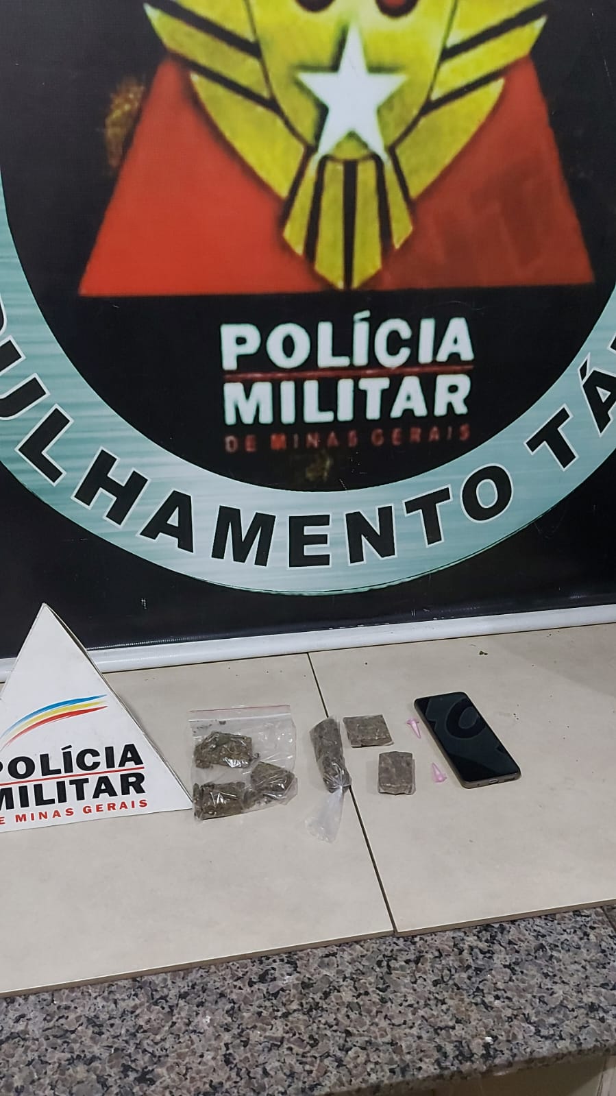 Homem é preso transportando drogas no João Braz