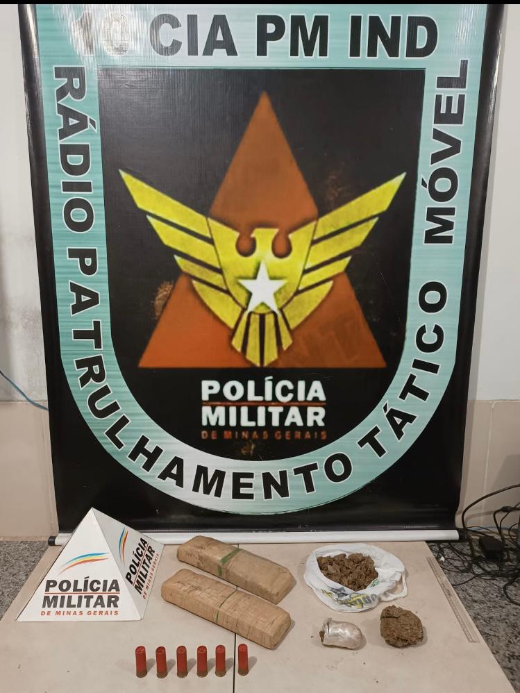 Tático Móvel da PM localiza drogas no bairro Inácio Martins
