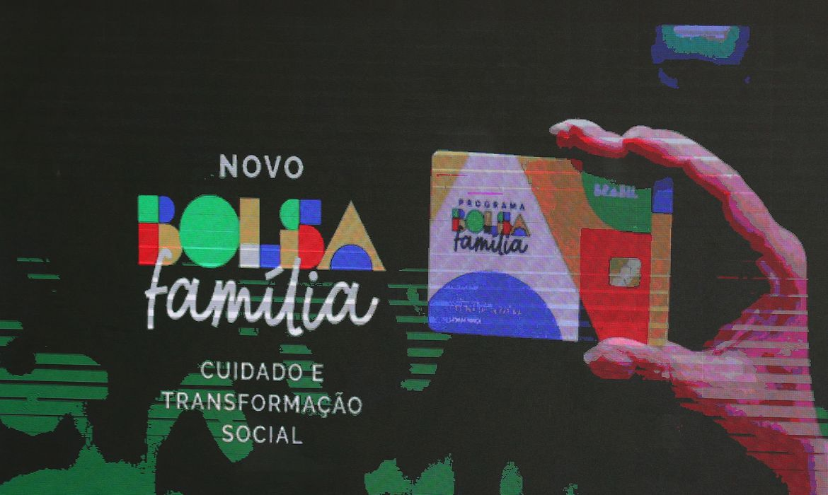 Bolsa Família: beneficiários com NIS de final 7C recebem hoje (28)