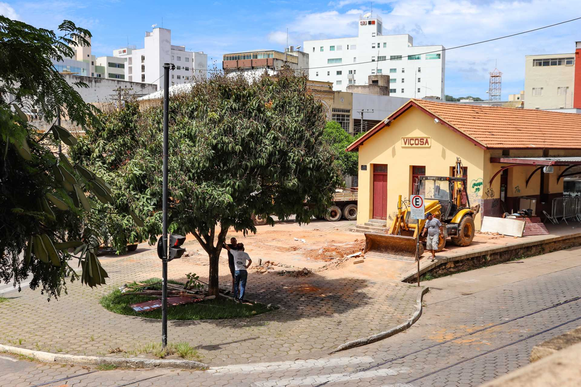 Anexo da Estação Hervé Cordovil é demolido pela Prefeitura