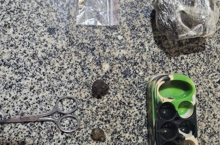 Homem de 25 anos é preso por tráfico no Bairro Santo Antônio