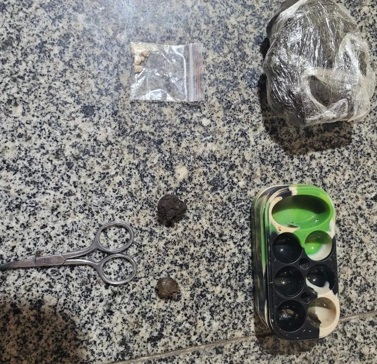 Homem de 25 anos é preso por tráfico no Bairro Santo Antônio