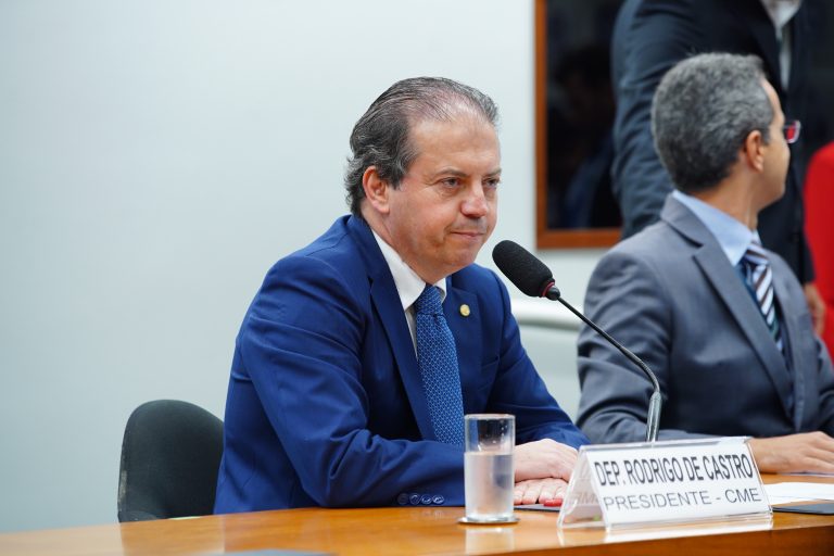 Rodrigo de Castro é eleito presidente da Comissão de Minas e Energia