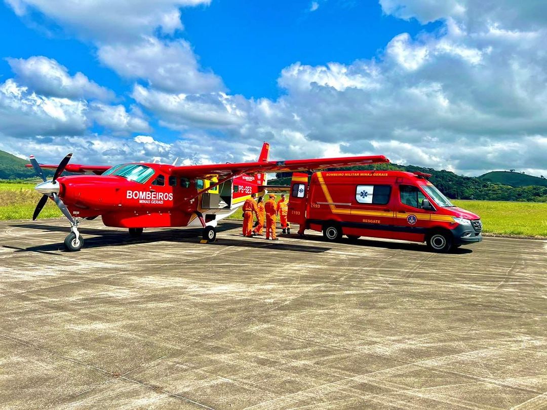 Bombeiros fazem transferência de bebê de 4 meses para UTI pediátrica
