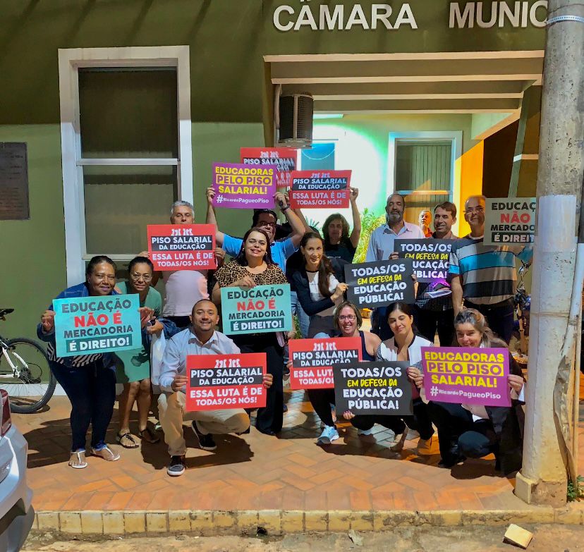 Greve e protesto: professores da rede municipal de Cajuri cobram reajuste salarial