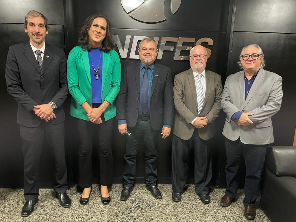 Reitor da UFV se reúne com Deputada para discutir recursos das Universidades