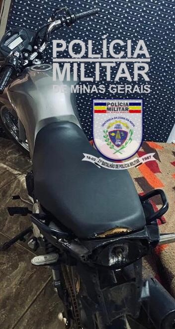 Motocicleta roubada é encontrada com falsa placa em Guidoval
