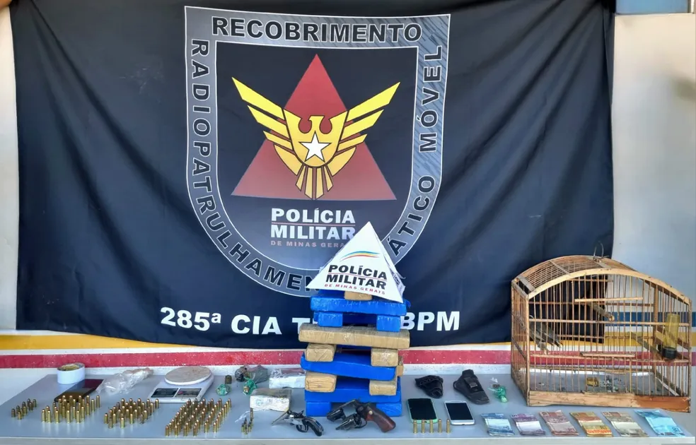 Ubá: Operação Mamute prende três homens com armas, drogas e munições; Veja materiais apreendidos
