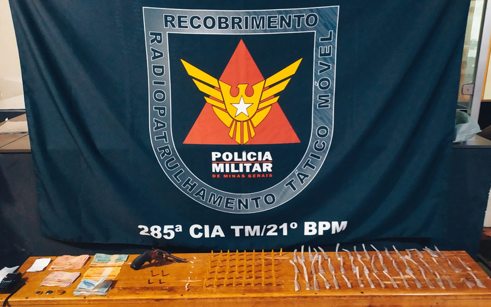 PM prende três homens e apreende drogas em Ubá