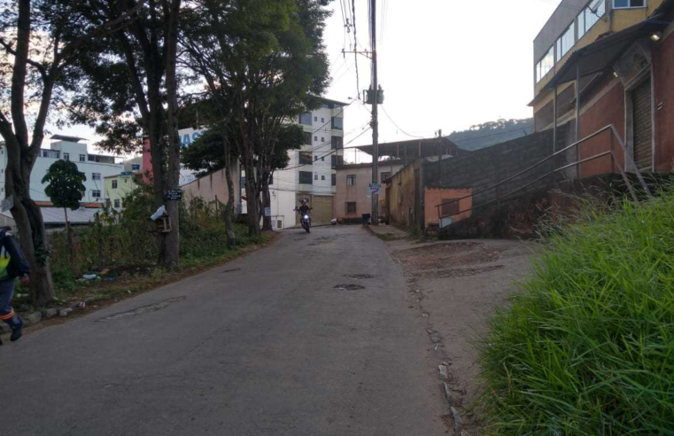 Prefeitura tampa buracos no bairro Inácio Martins