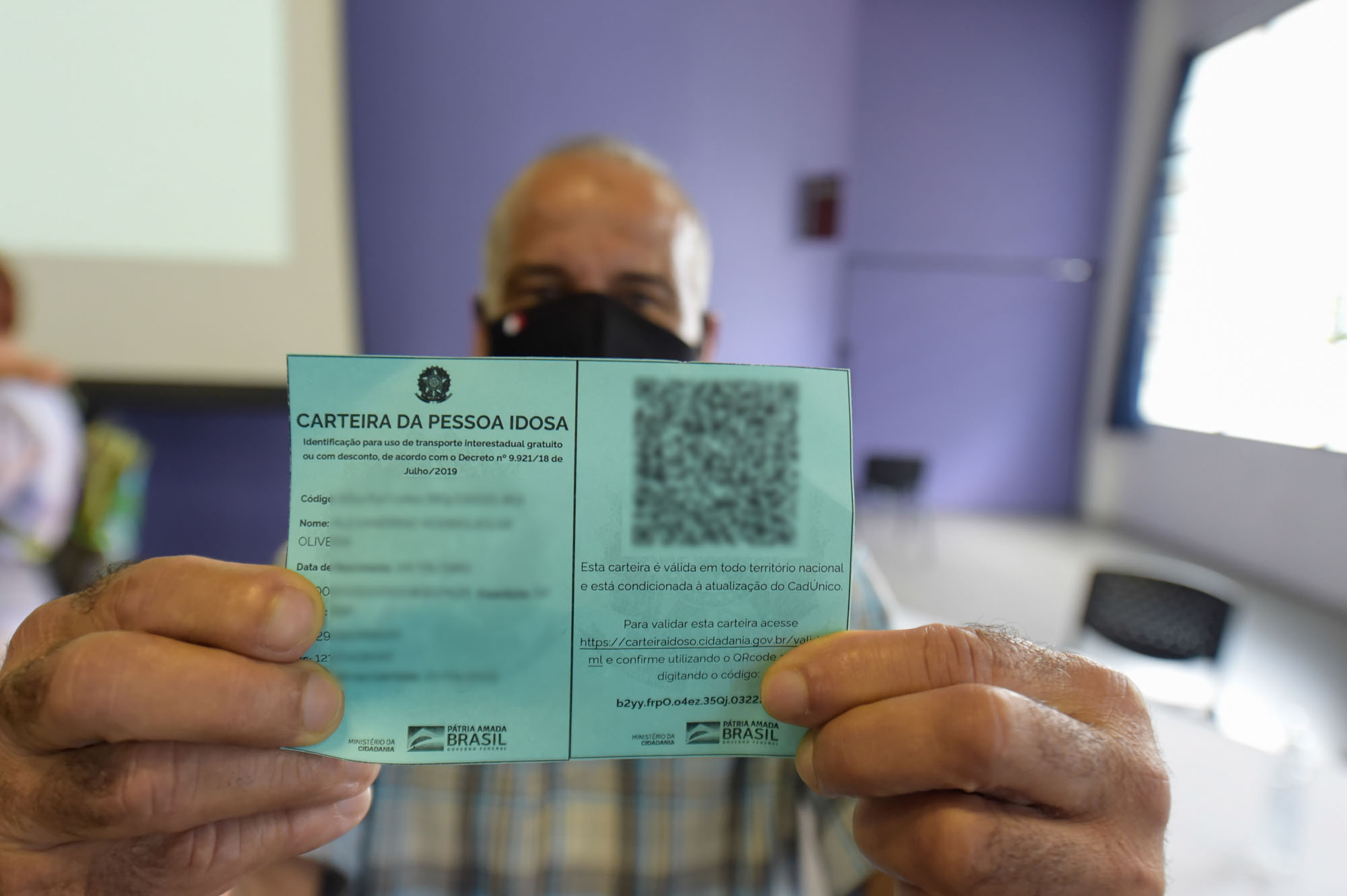 Viagens de graça e mais benefícios: veja passo a passo para tirar a Carteira de Idoso