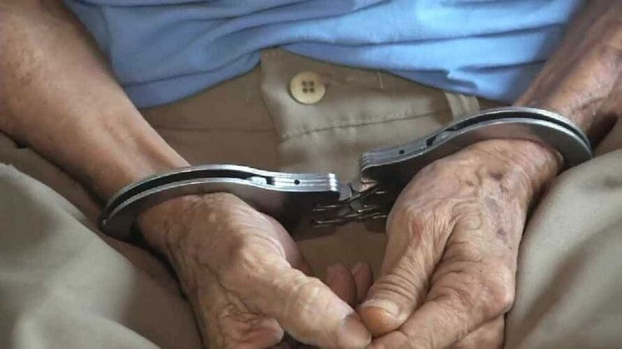 Idoso é preso com arma após cobrar dívida de inquilino