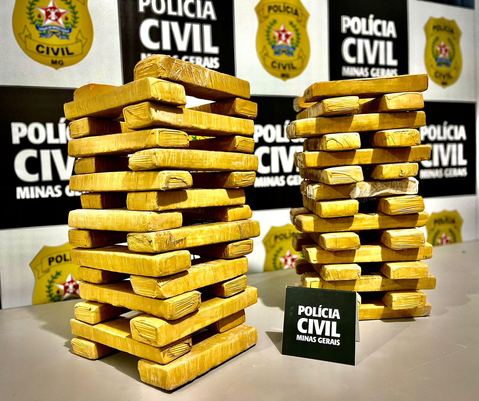 Região: dupla é presa e 60 kg de maconha são apreendidos