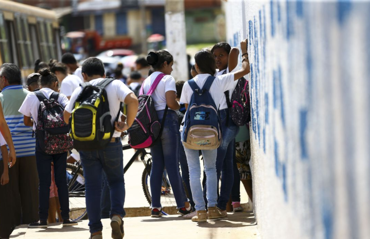Governo lança programa que deve ampliar escolas integrais para mais de 1 milhão de estudantes