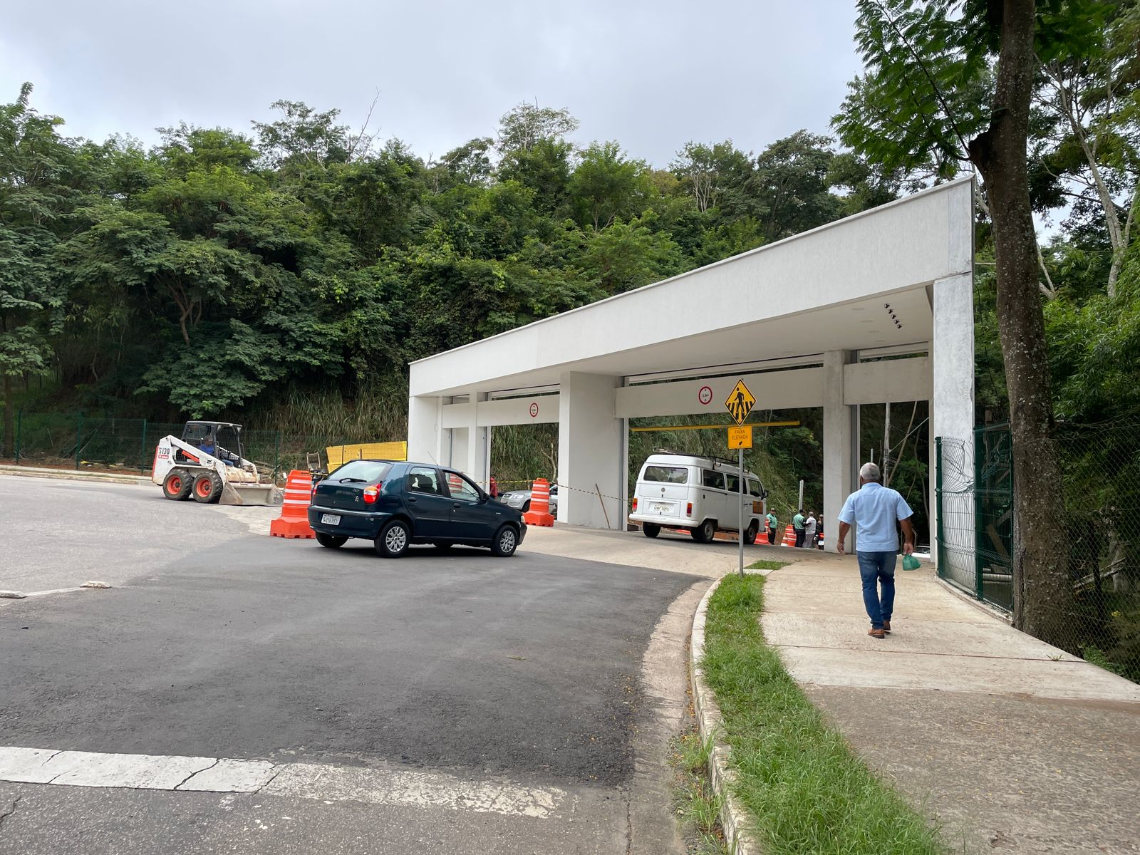 Portão da Via Alternativa fica fechado for falta de energia mas já volta a funcionar