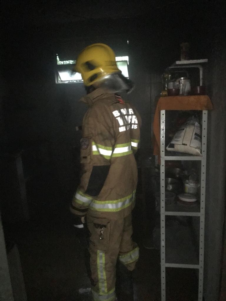 Viçosa: vela acesa em cima da geladeira causa incêndio em residência