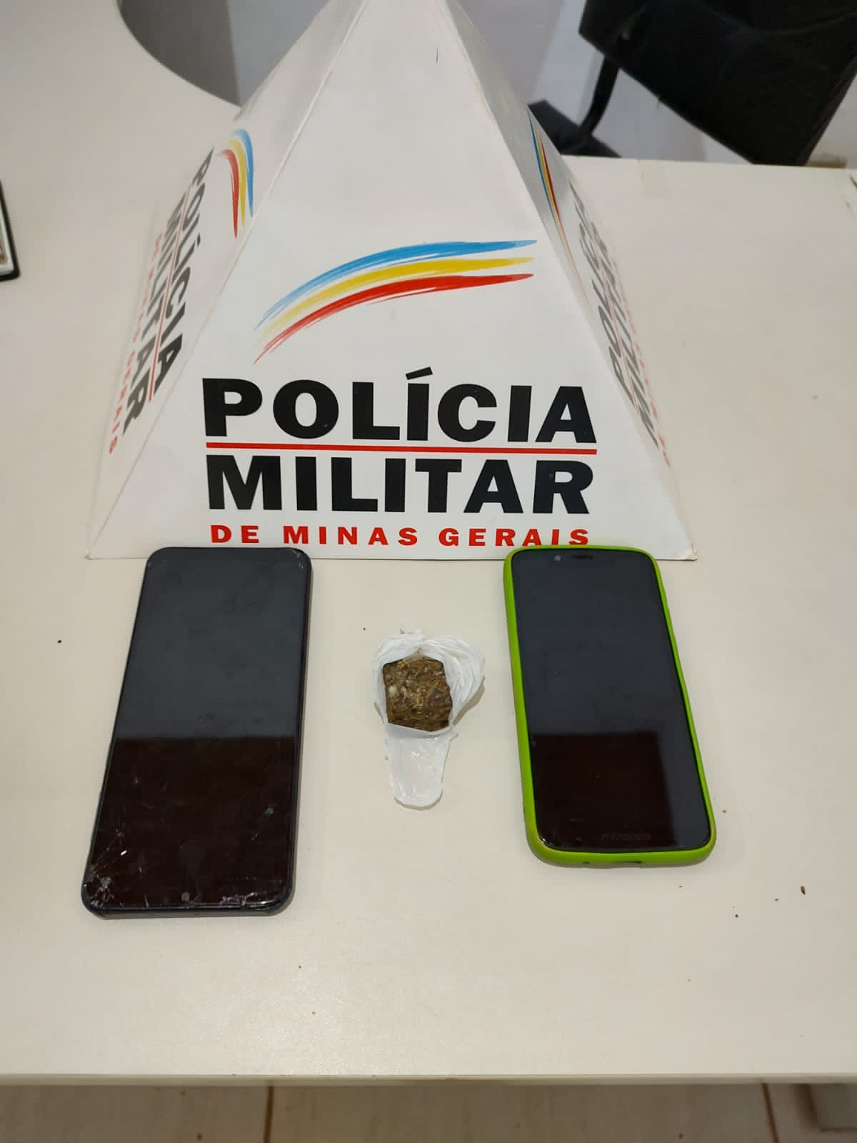 Paula Cândido: Polícia Militar apreende drogas e celular no Capelinha