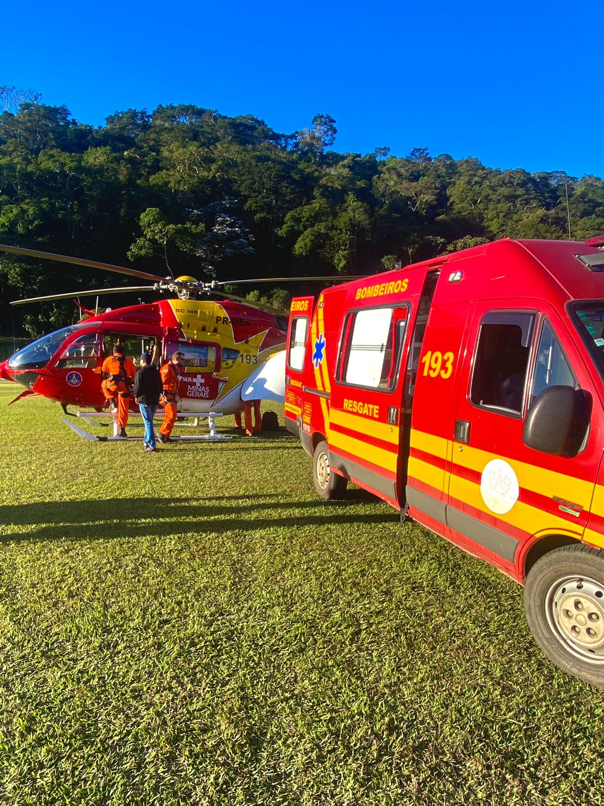 VÍDEO: Bombeiros e SAMU transportam bebê prematuro de Viçosa para Belo Horizonte