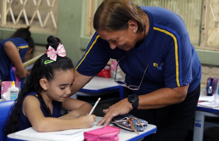 Minas: Governo publica novo lote com mil nomeações de aprovados da Educação