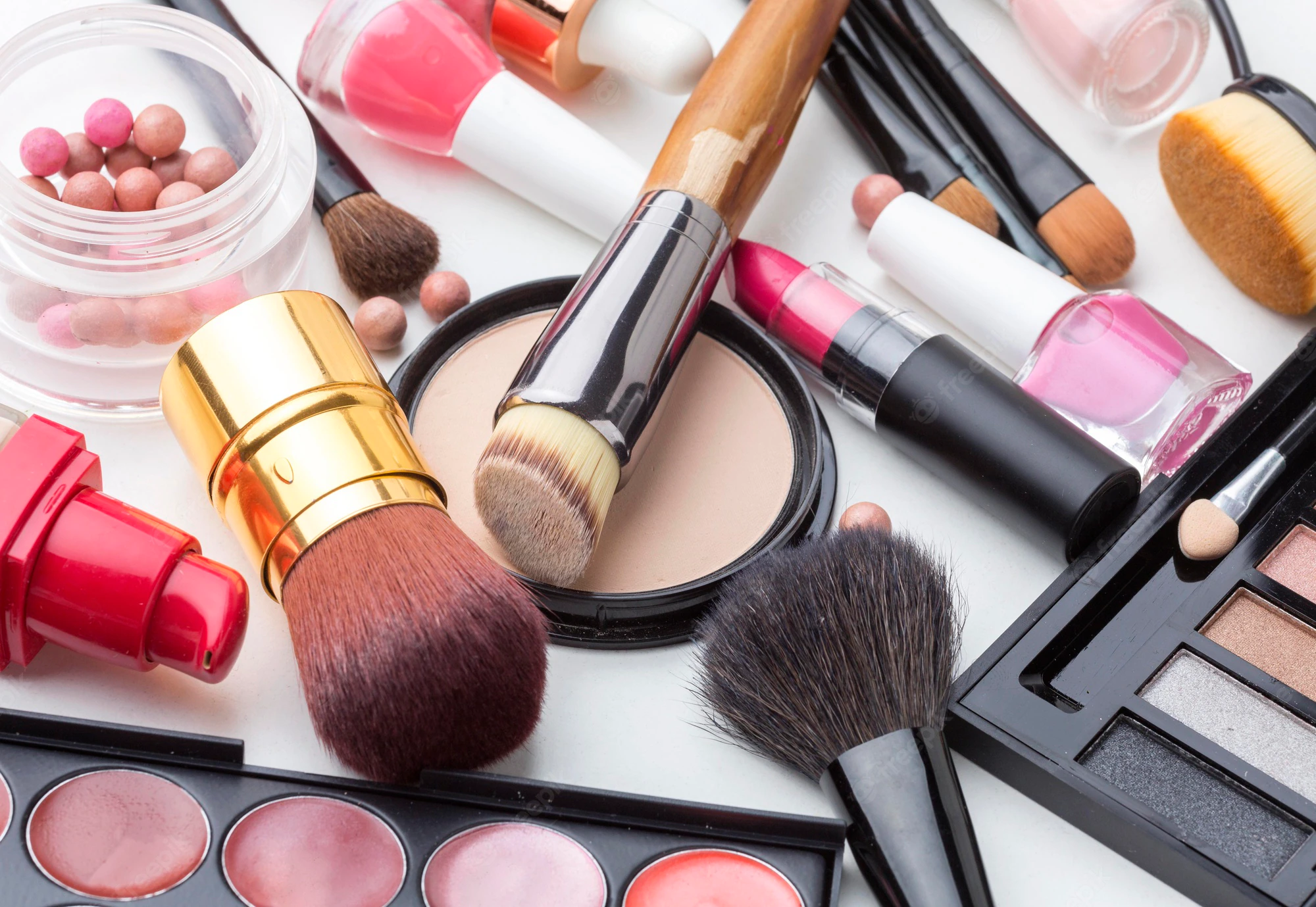 Projeto ContaMina oferece curso gratuito de maquiagem e sobrancelha