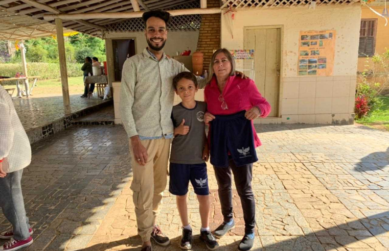 Projeto confecciona e entrega uniformes a alunos da rede municipal