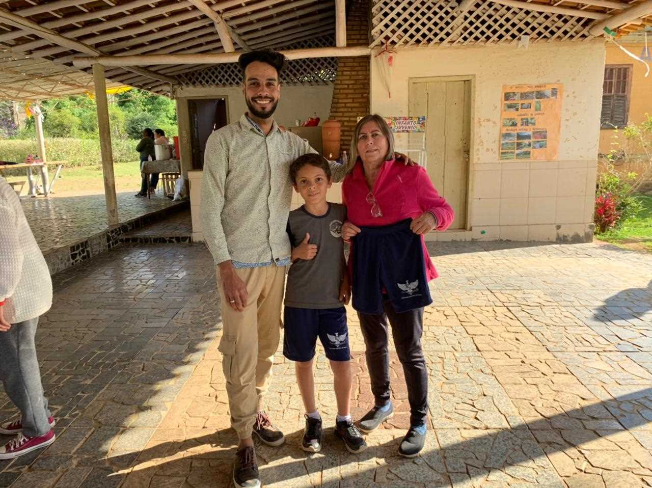 Projeto confecciona e entrega uniformes a alunos da rede municipal