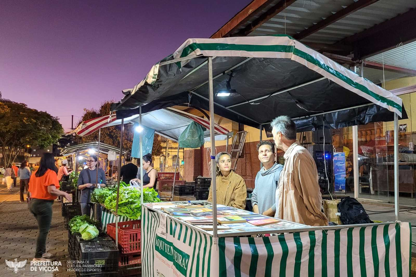 Barraca para troca de livros é implementada na Feira da Estação