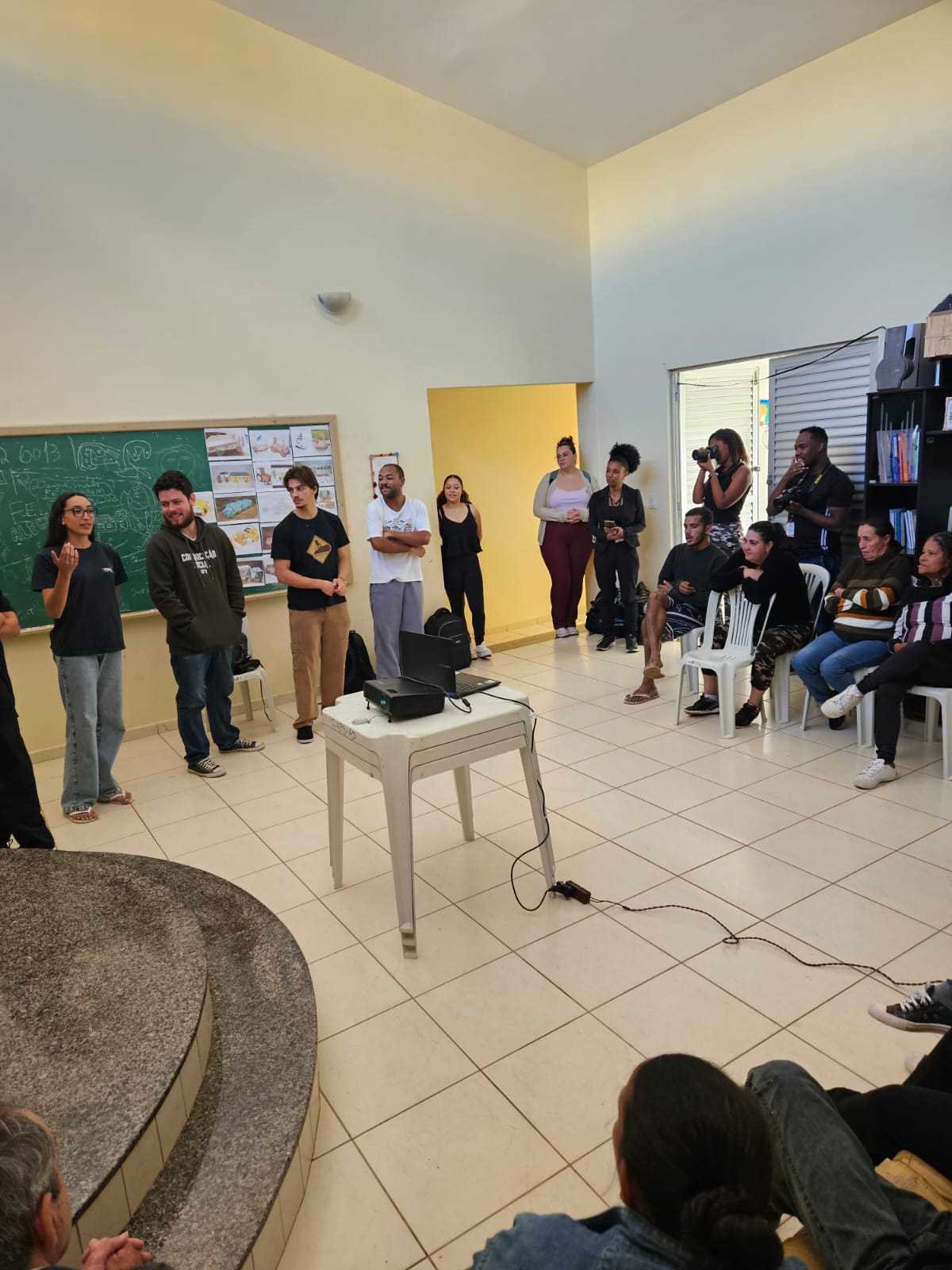 Projeto de Extensão Zoom oferece oficina de fotografia para CAPS-AD