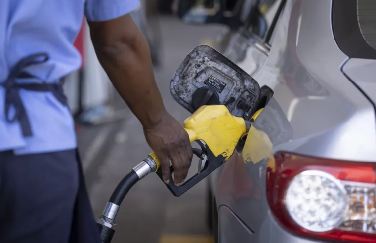 Petrobras anuncia redução no preço da gasolina para distribuidoras