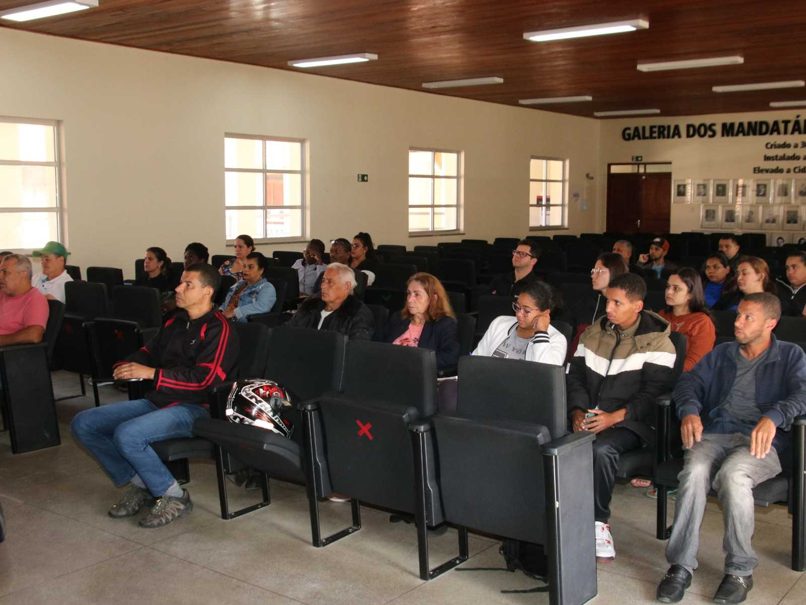 PMV promove treinamento para vendedores ambulantes