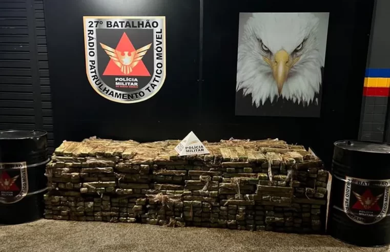 Caminhão com mais de uma tonelada de maconha tomba em frente ao Batalhão da PM em Juiz de Fora