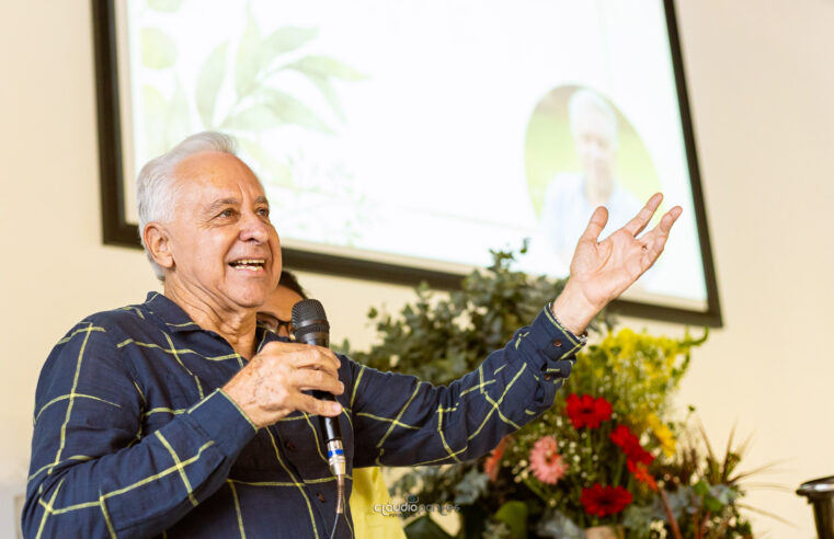 Ex-orientados homenageiam o professor Acelino Alfenas em Viçosa