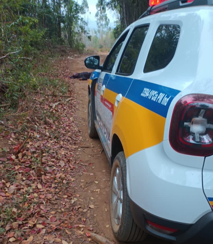 Corpo é encontrado com marcas de tiros em Teixeiras