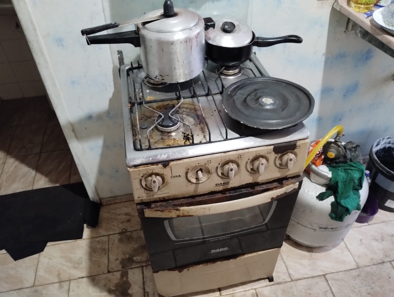 Viçosa: Bombeiros resgatam homem de residência após panela superaquecer