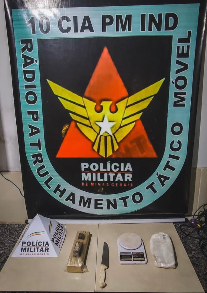PM apreende drogas e prende indivíduo foragido em Viçosa