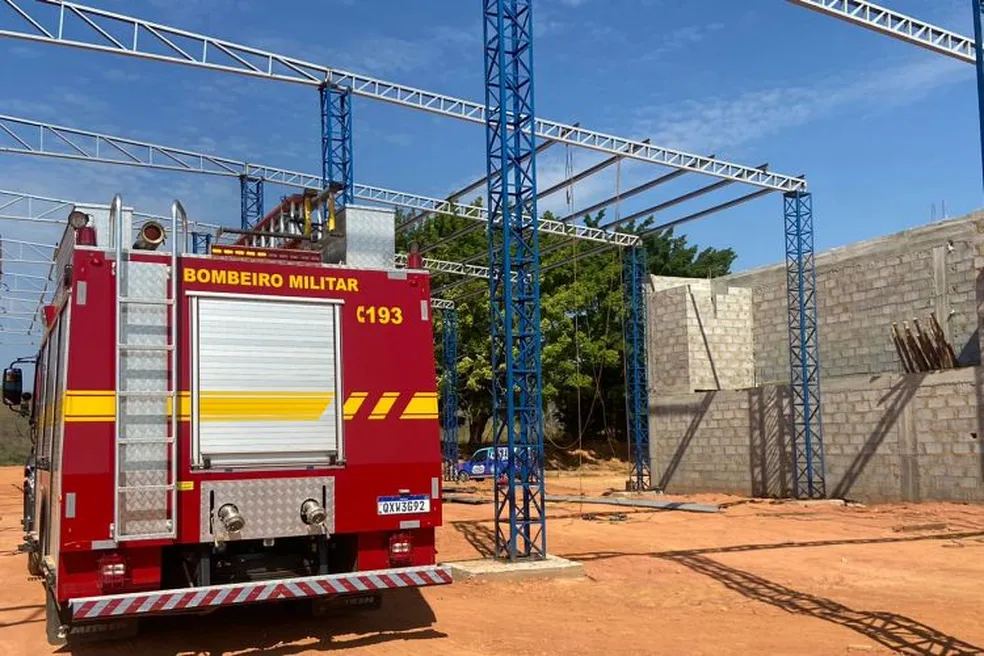 Minas: soldador cai de estrutura de metal de 7 metros