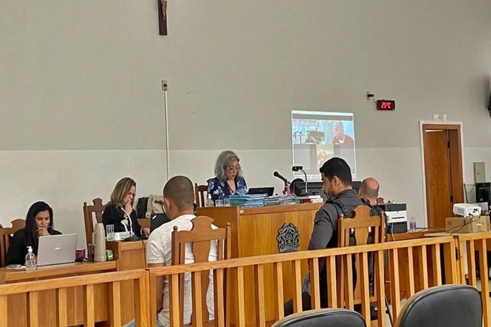 Minas: homem é condenado a 18 anos de prisão por matar motoboy a tiros