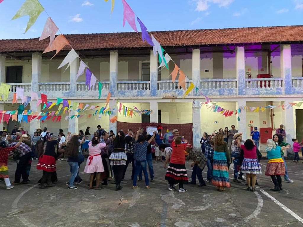 Prefeitura promove quadrilha para idosos do PMTI