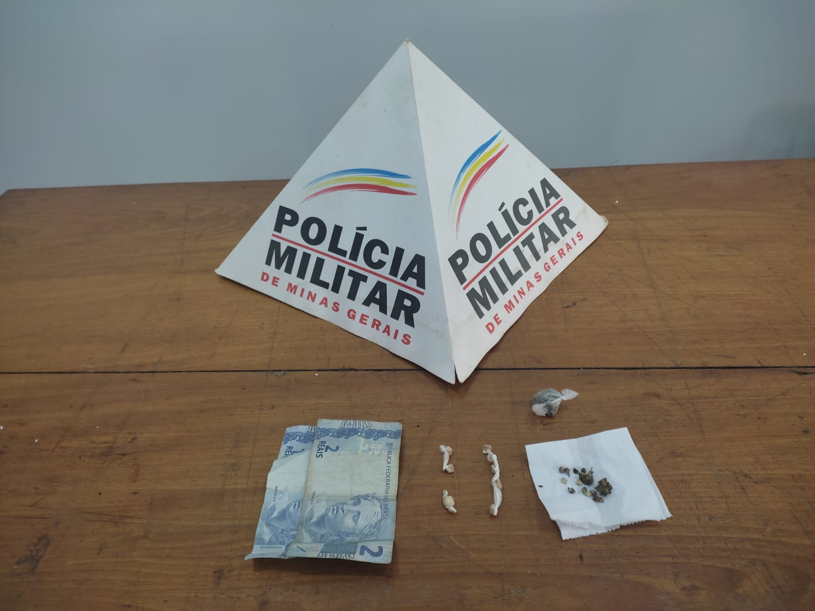 PM prende homem de 21 anos por tráfico de drogas em Jequeri