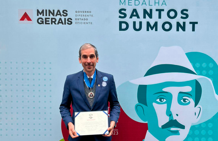 Reitor da UFV é condecorado com Medalha do Mérito Santos Dumont